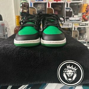 JORDAN 1 LOW GS 'BLACK LUCKY GREEN'